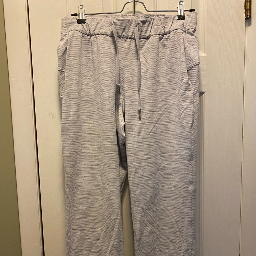 Lululemon On the Fly cropped pants